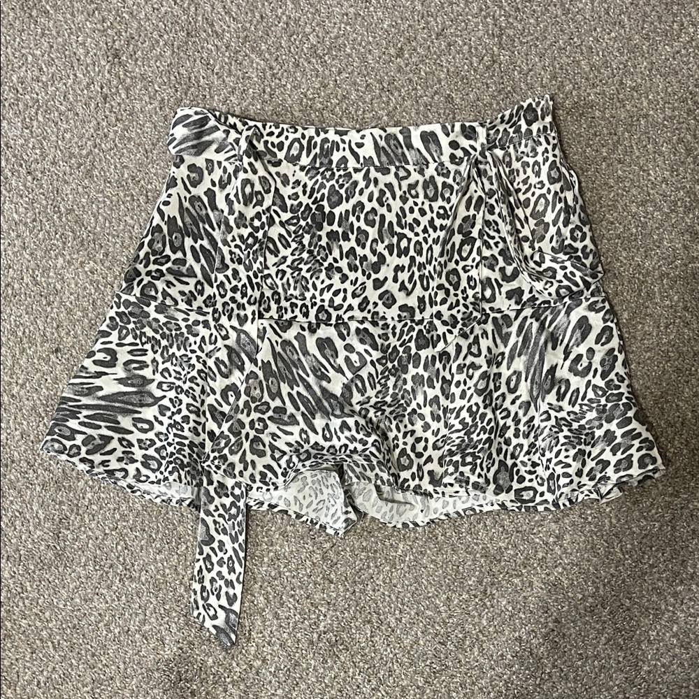 Glam Black and White Leopard Print Skorts